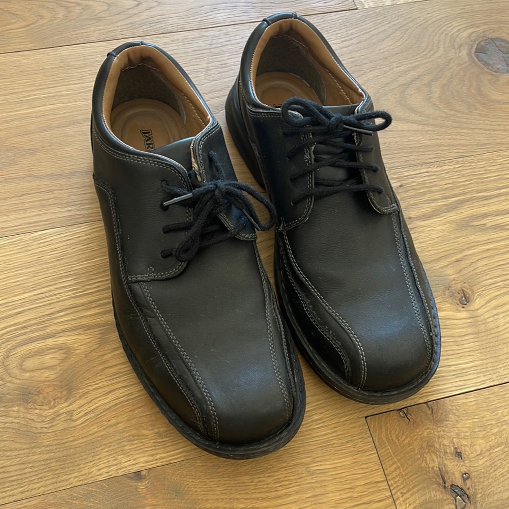 Jarman Men’s size 11 black dress shoe